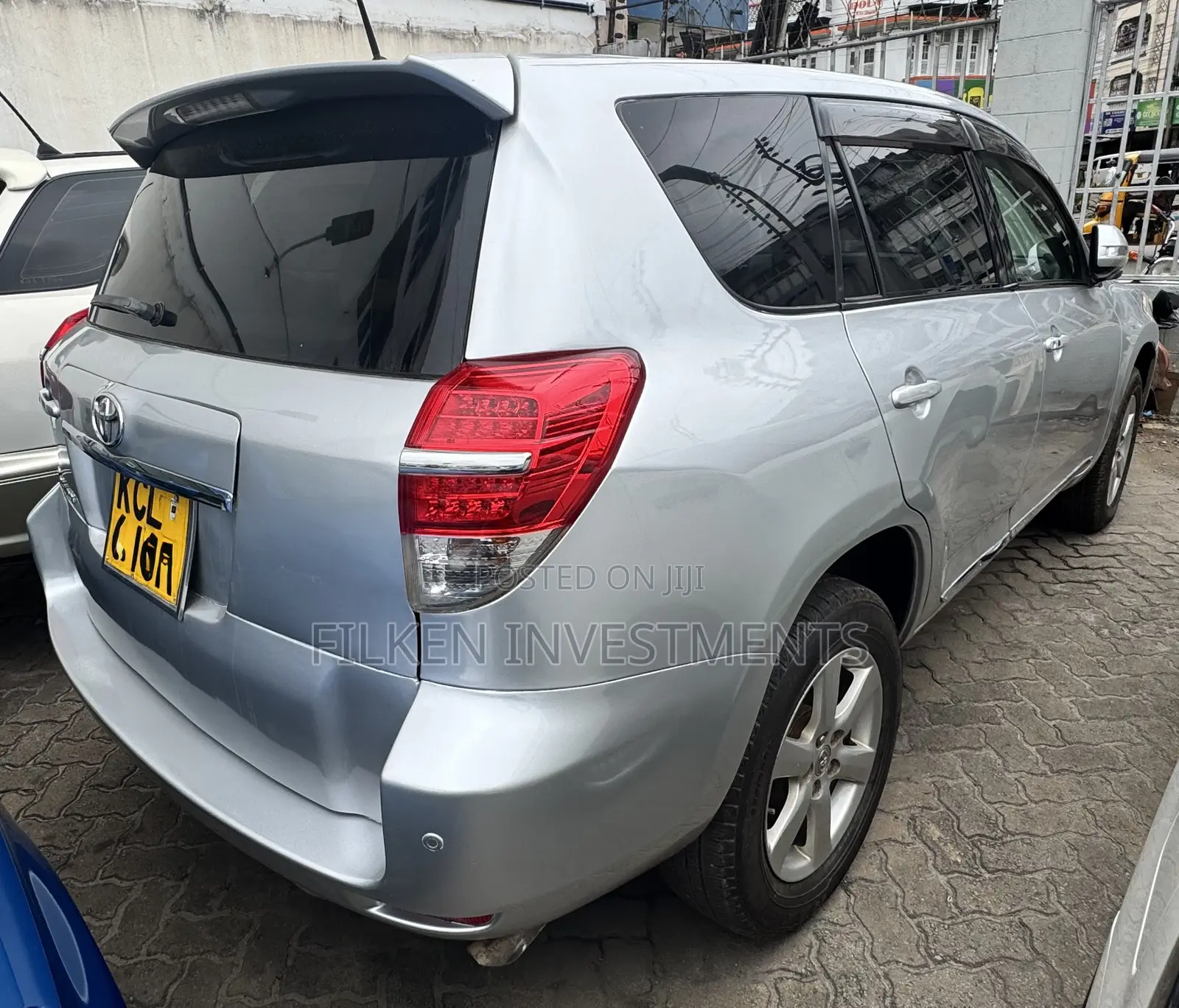 Toyota Vanguard 2012 Silver