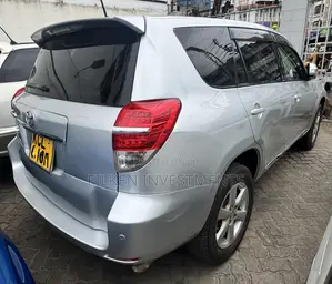 Toyota Vanguard 2012 Silver