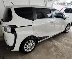 Toyota Sienta 1.5 Hybrid FWD 2018 White