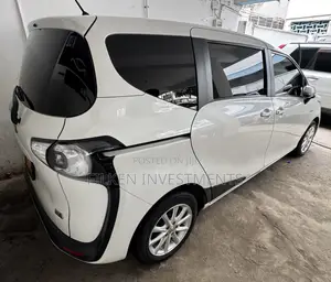 Toyota Sienta 1.5 Hybrid FWD 2018 White