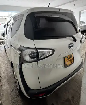 Toyota Sienta 1.5 Hybrid FWD 2018 White