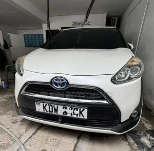 Toyota Sienta 1.5 Hybrid FWD 2018 White
