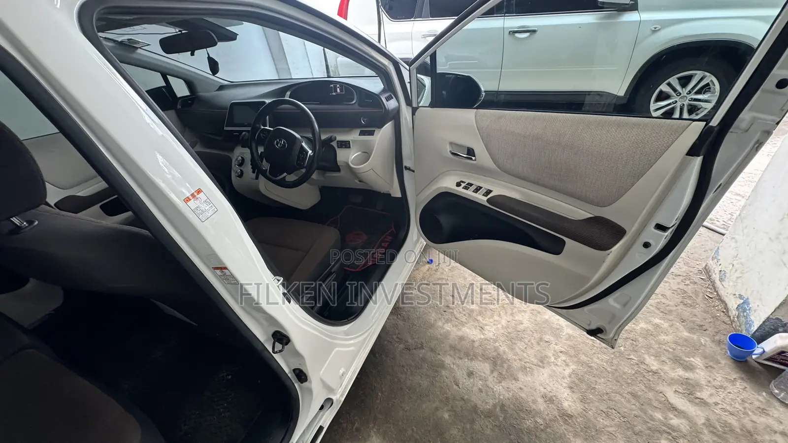 Toyota Sienta 1.5 Hybrid FWD 2018 White