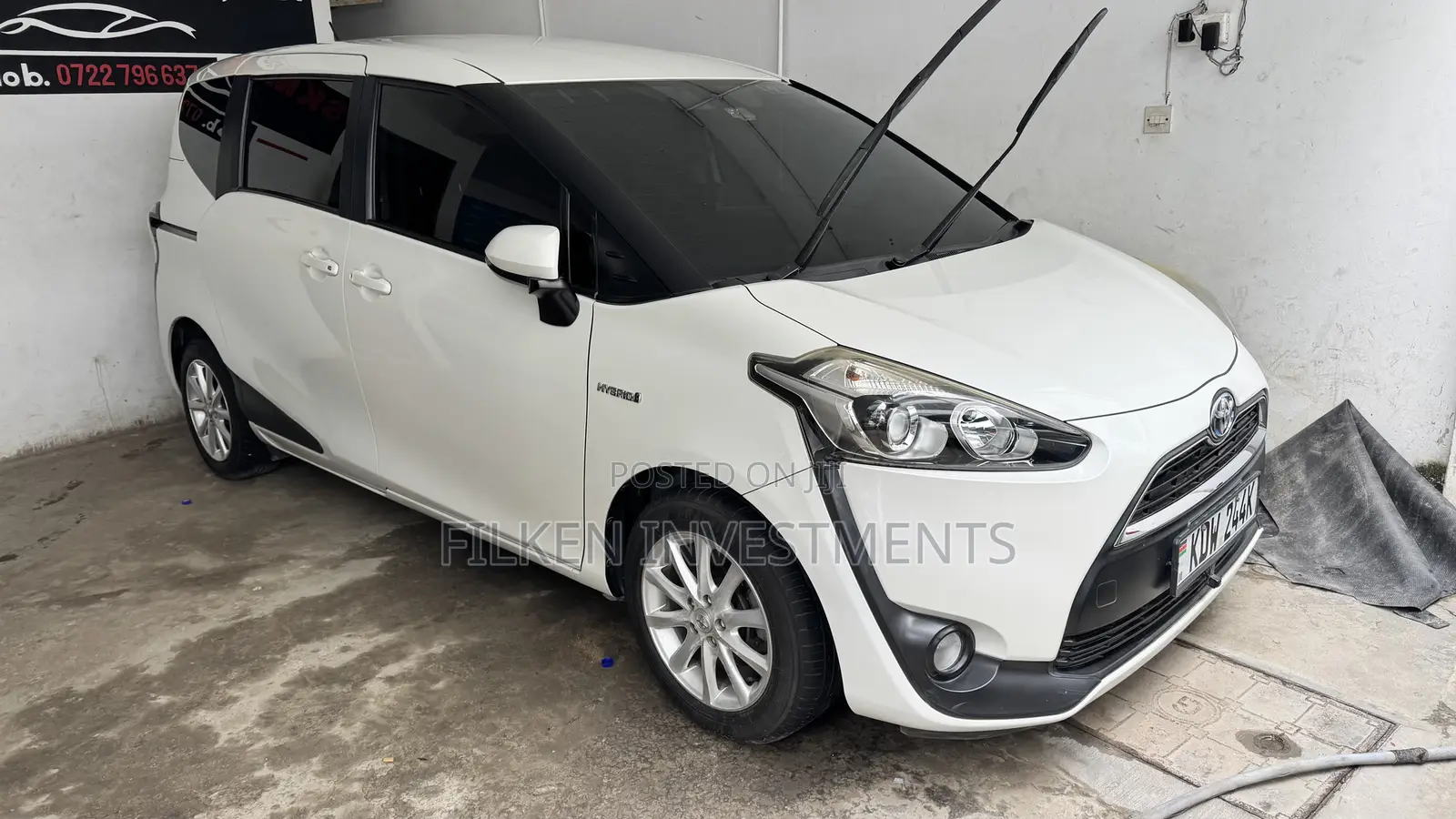 Toyota Sienta 1.5 Hybrid FWD 2018 White