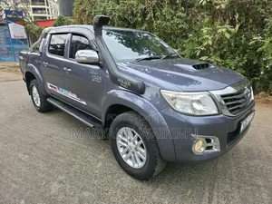 Toyota Hilux 3.0 D-4D 4x4 2014 Gray