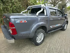 Toyota Hilux 3.0 D-4D 4x4 2014 Gray