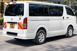 Toyota HiAce 2014 Silver