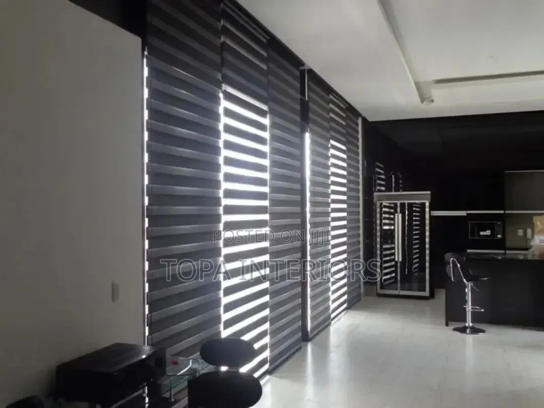 Beautiful Horizontal Office Curtains and Roller Blinds