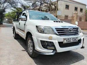 Toyota Hilux 2015 Pearl