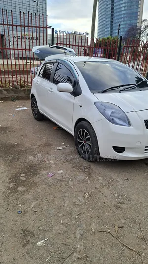 Toyota Vitz 2006 White
