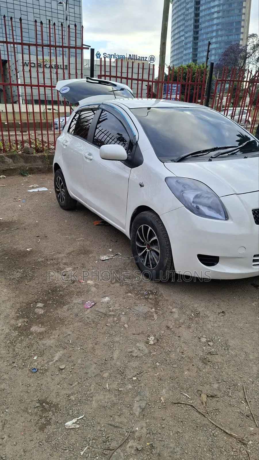 Toyota Vitz 2006 White