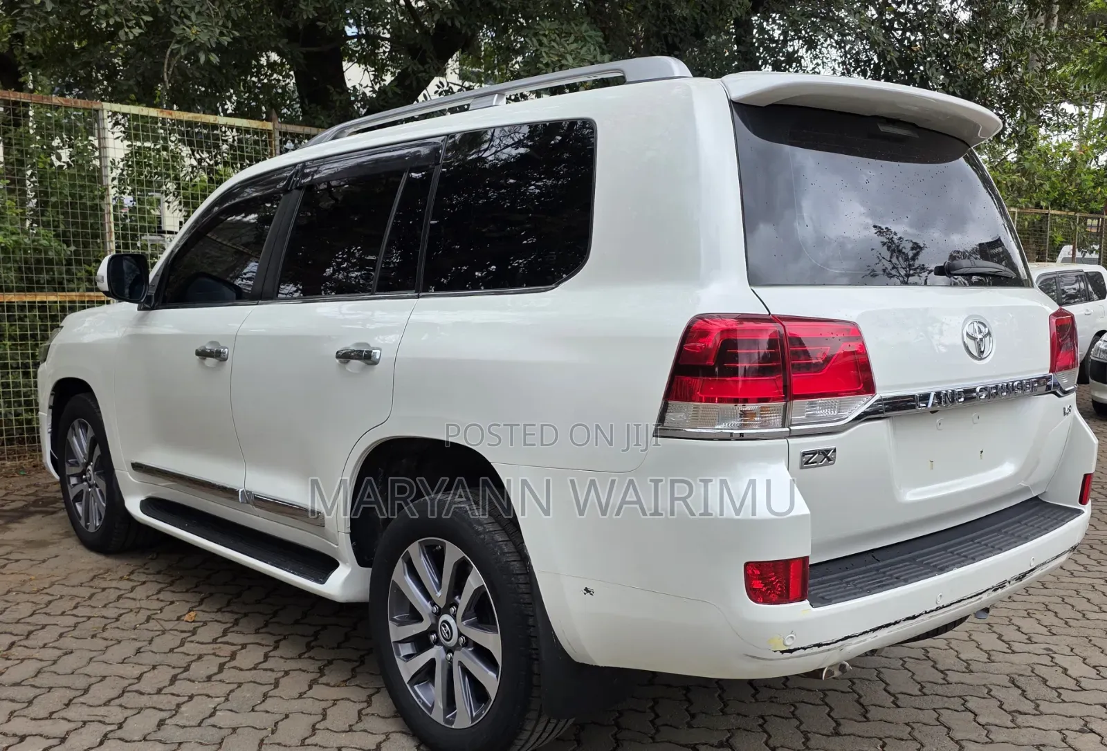 Toyota Land Cruiser 4.6 V8 ZX 2017 White