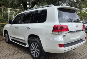 Toyota Land Cruiser 4.6 V8 ZX 2017 White