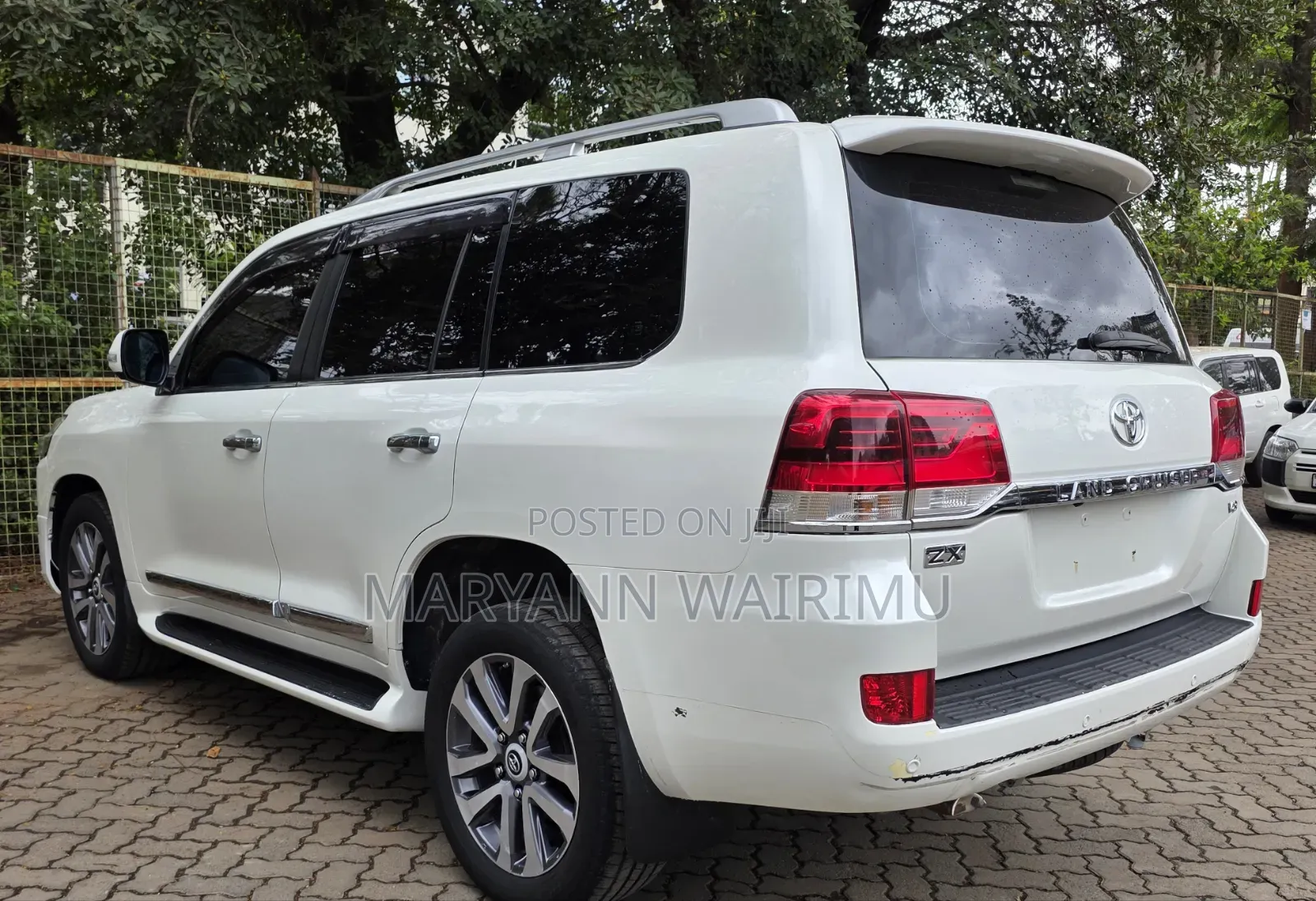 Toyota Land Cruiser 4.6 V8 ZX 2017 White