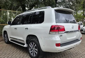 Toyota Land Cruiser 4.6 V8 ZX 2017 White