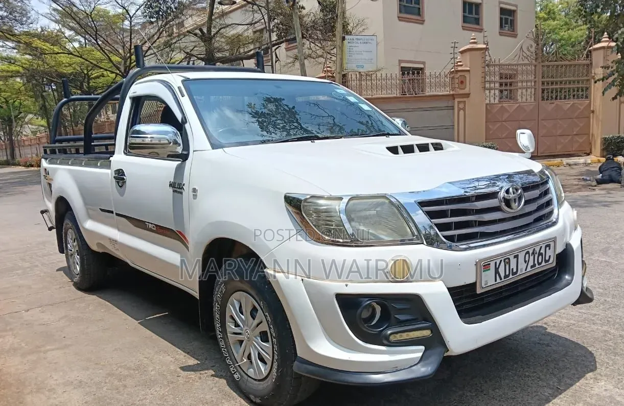 Toyota Hilux 2013 White