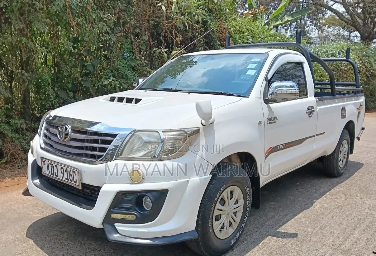 Toyota Hilux 2013 White
