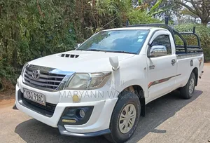 Toyota Hilux 2013 White