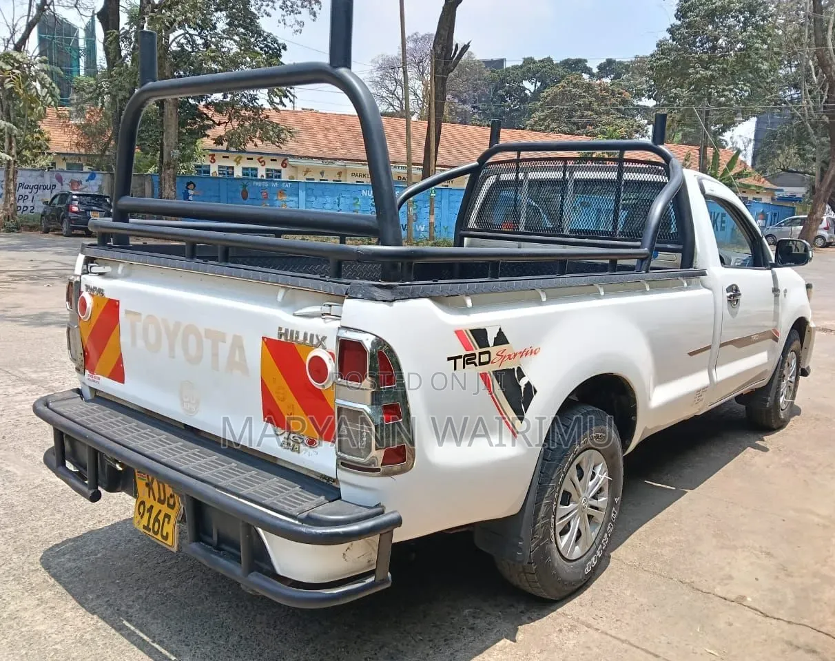 Toyota Hilux 2013 White
