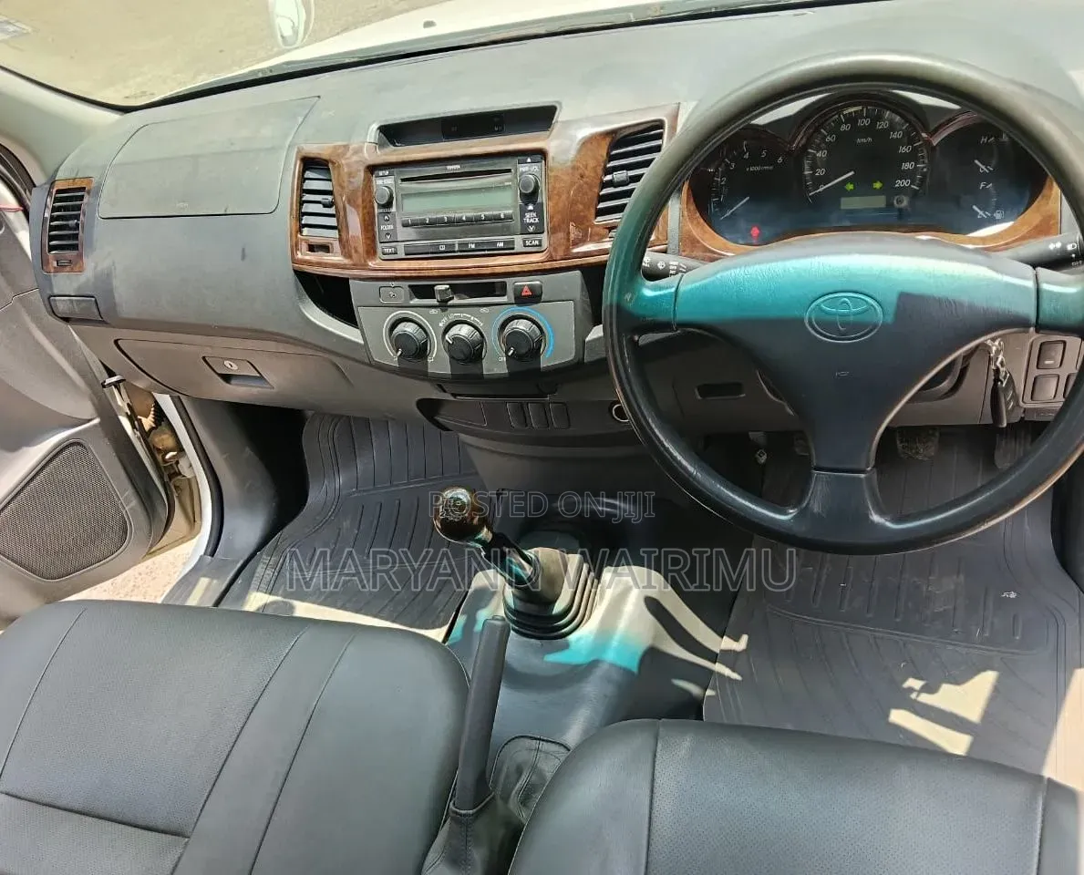Toyota Hilux 2013 White
