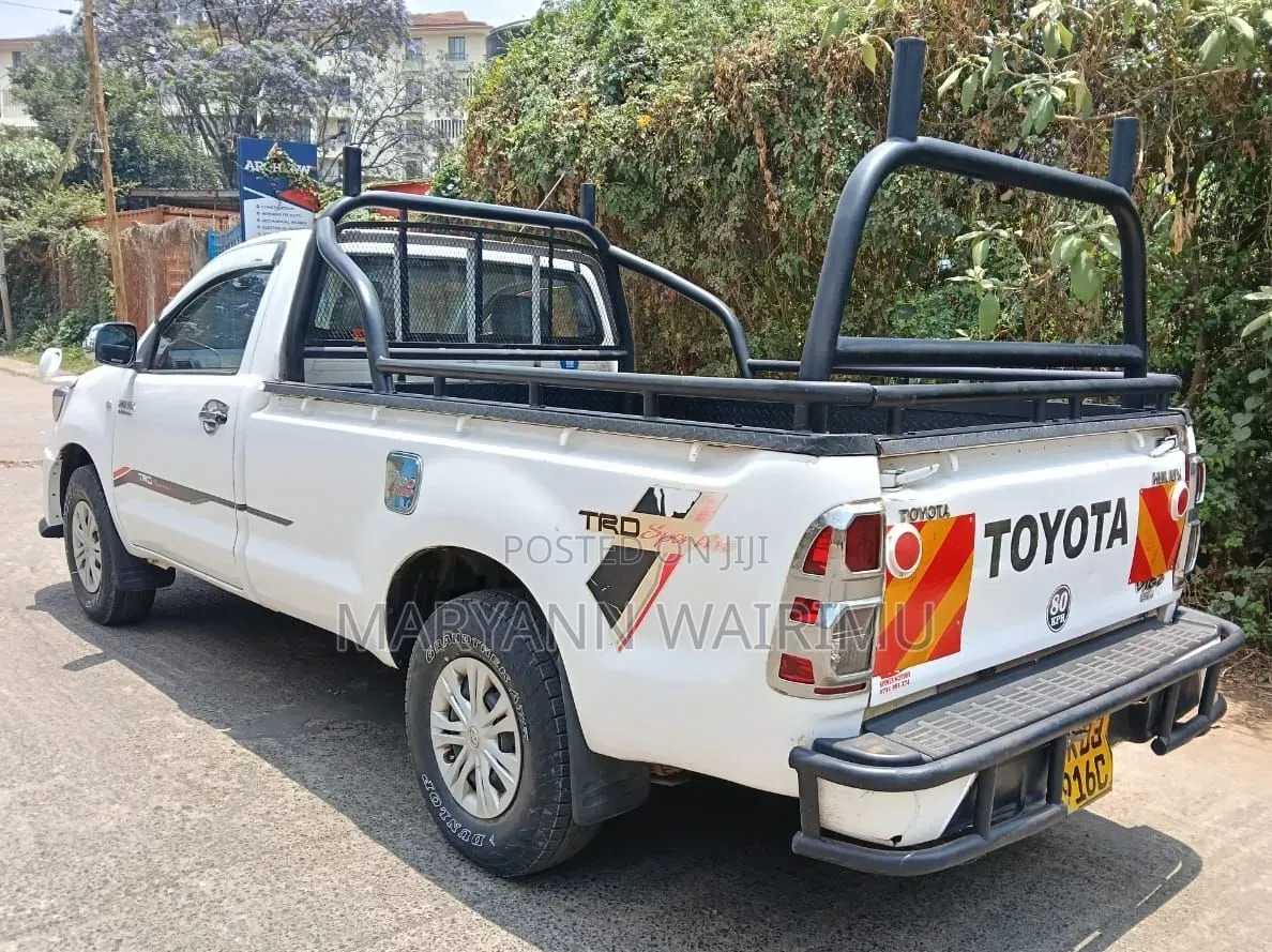 Toyota Hilux 2013 White