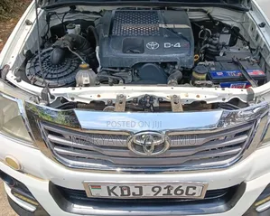 Toyota Hilux 2013 White