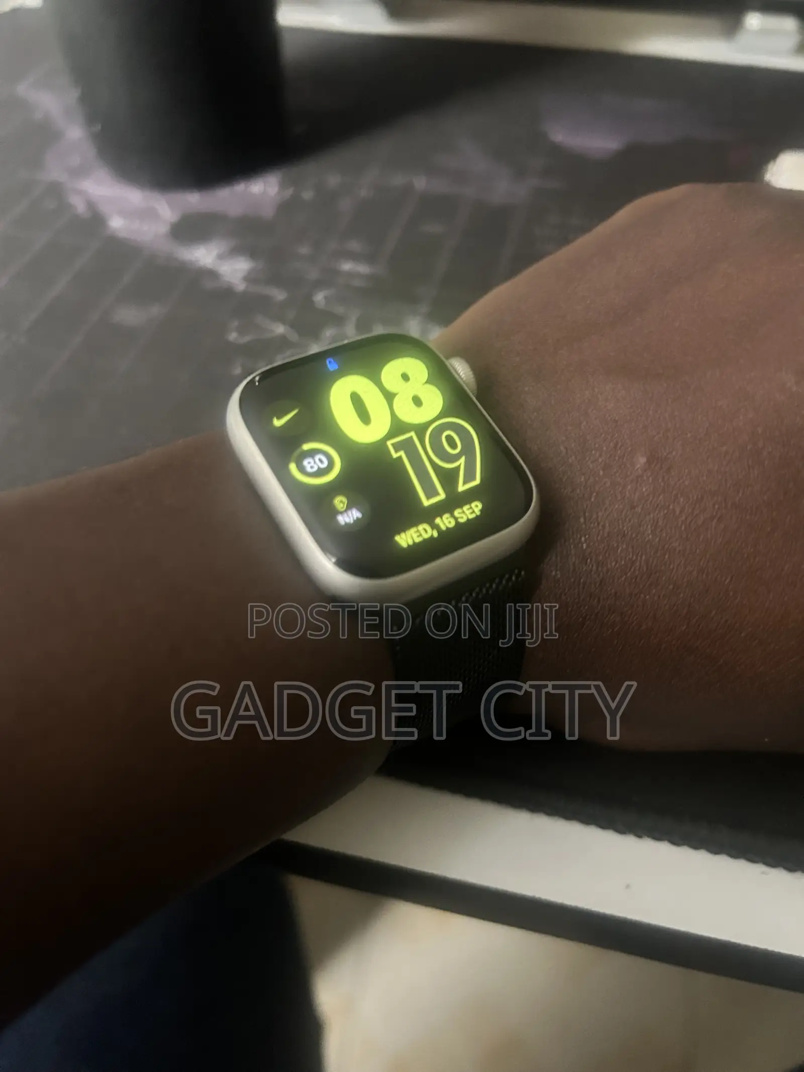 Apple Watch Series 7 GPS Cellular 41mm Aluminum Sport Band -Starlight