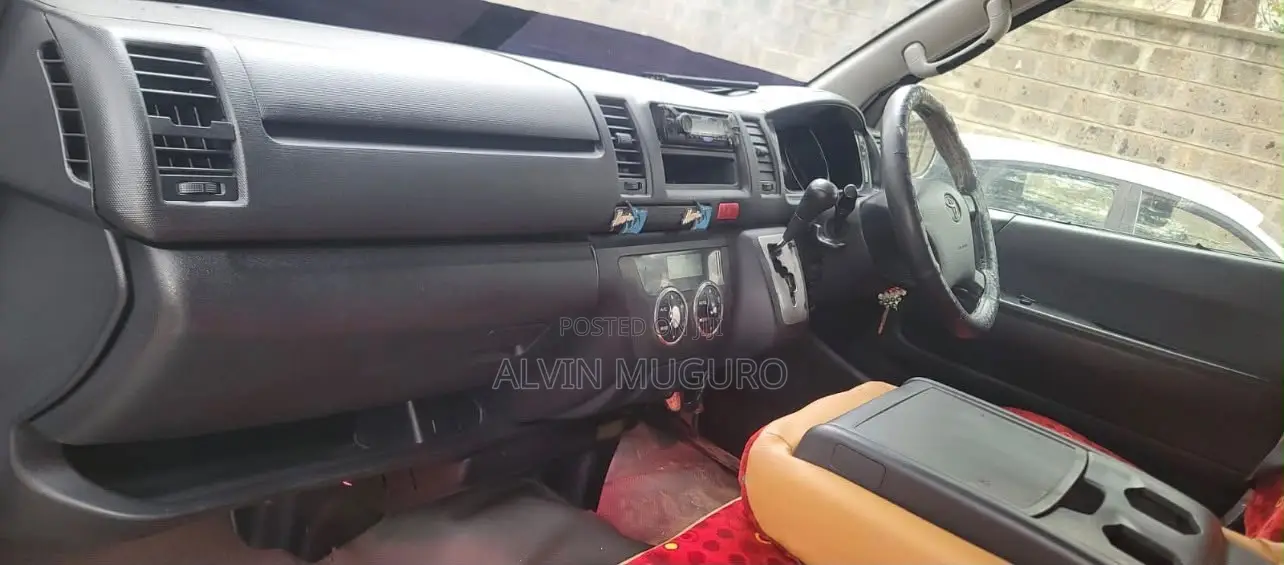 Toyota HiAce 2013 Silver