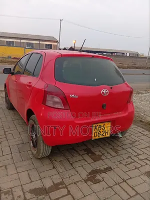 Toyota Vitz 2005 Red