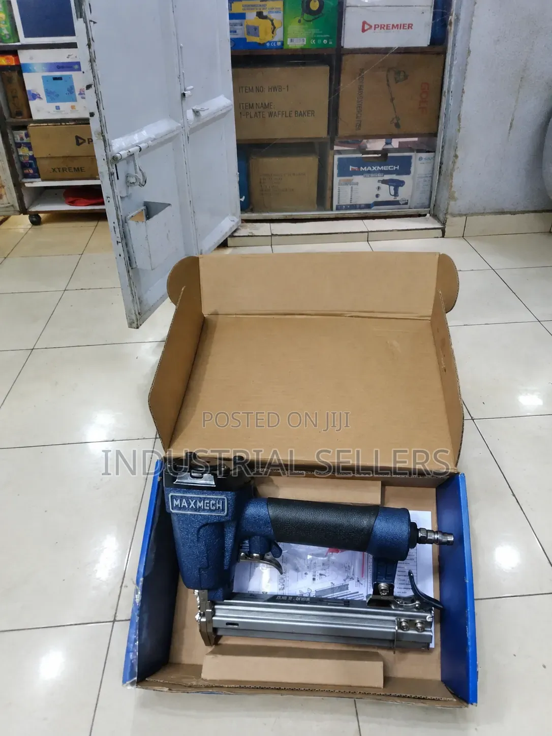 MAXMECH Pneumatic Nail Gun 30mm – Heavy Duty Air Nailer Stapler
