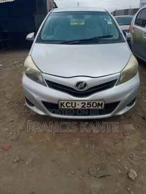 Toyota Vitz 2014 Silver