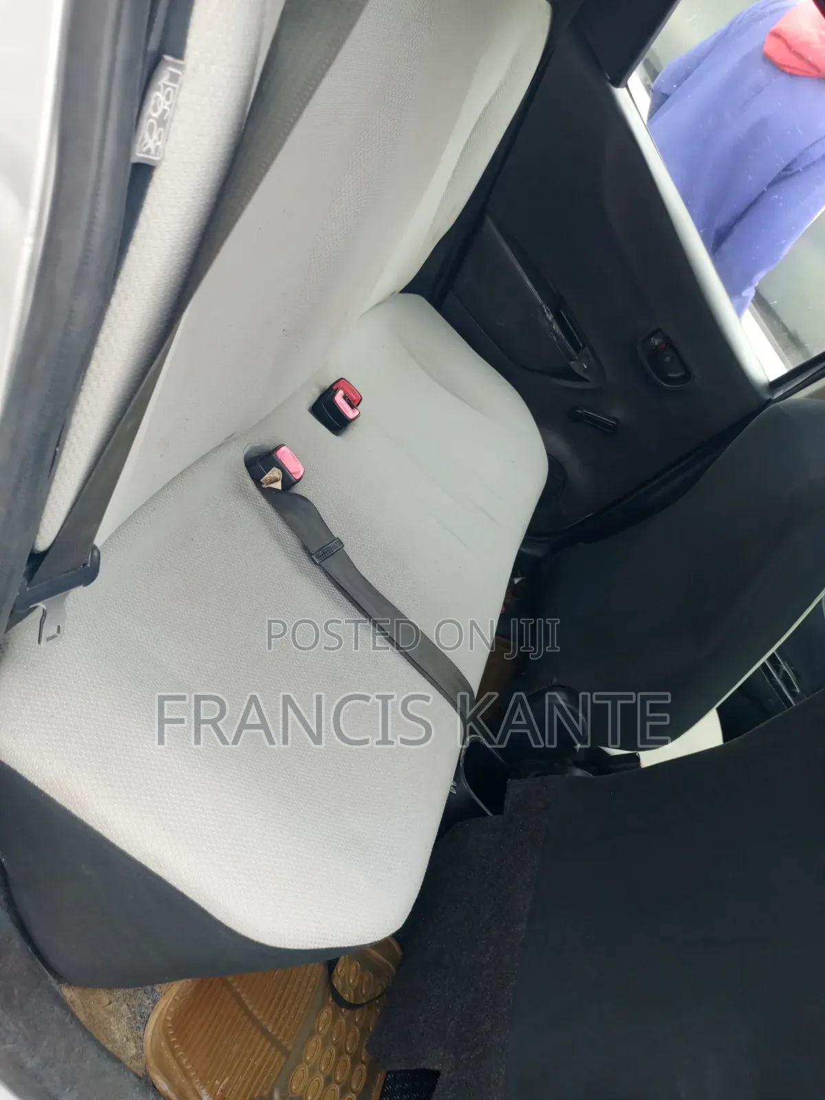 Toyota Vitz 2014 Silver