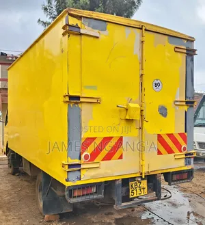Mitsubishi Canter Fe84 2013 Yellow