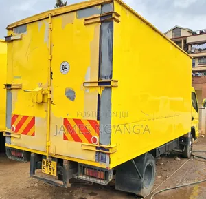 Mitsubishi Canter Fe84 2013 Yellow