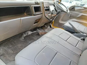 Mitsubishi Canter Fe84 2013 Yellow
