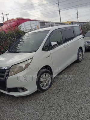 Toyota Vitz 2014 White
