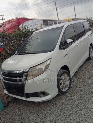 Toyota Vitz 2014 White