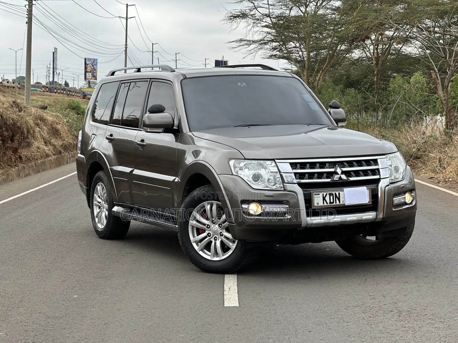 Mitsubishi Pajero V90 3.2 GR Diesel Turbo 2017 Gold