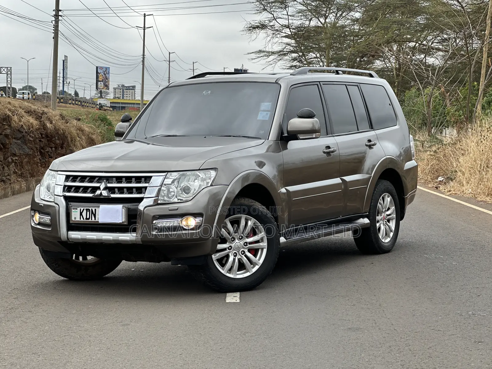 Mitsubishi Pajero V90 3.2 GR Diesel Turbo 2017 Gold