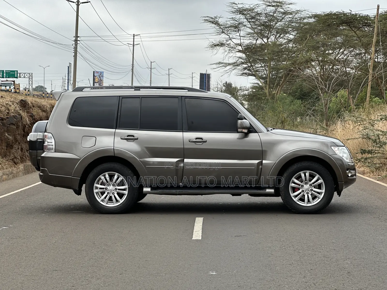 Mitsubishi Pajero V90 3.2 GR Diesel Turbo 2017 Gold