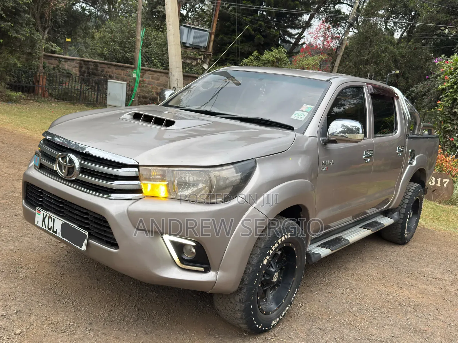 Toyota Hilux 2012 Brown