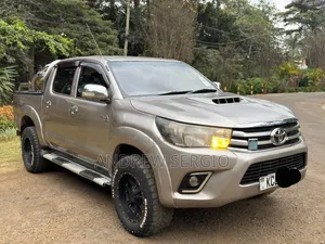 Toyota Hilux 2012 Brown