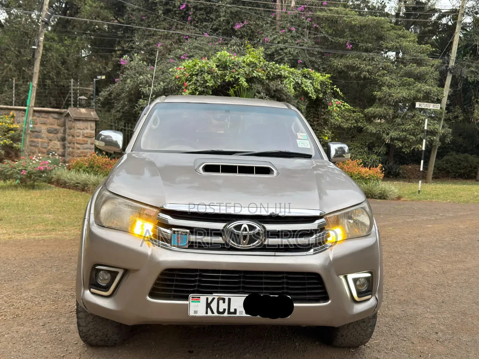 Toyota Hilux 2012 Brown