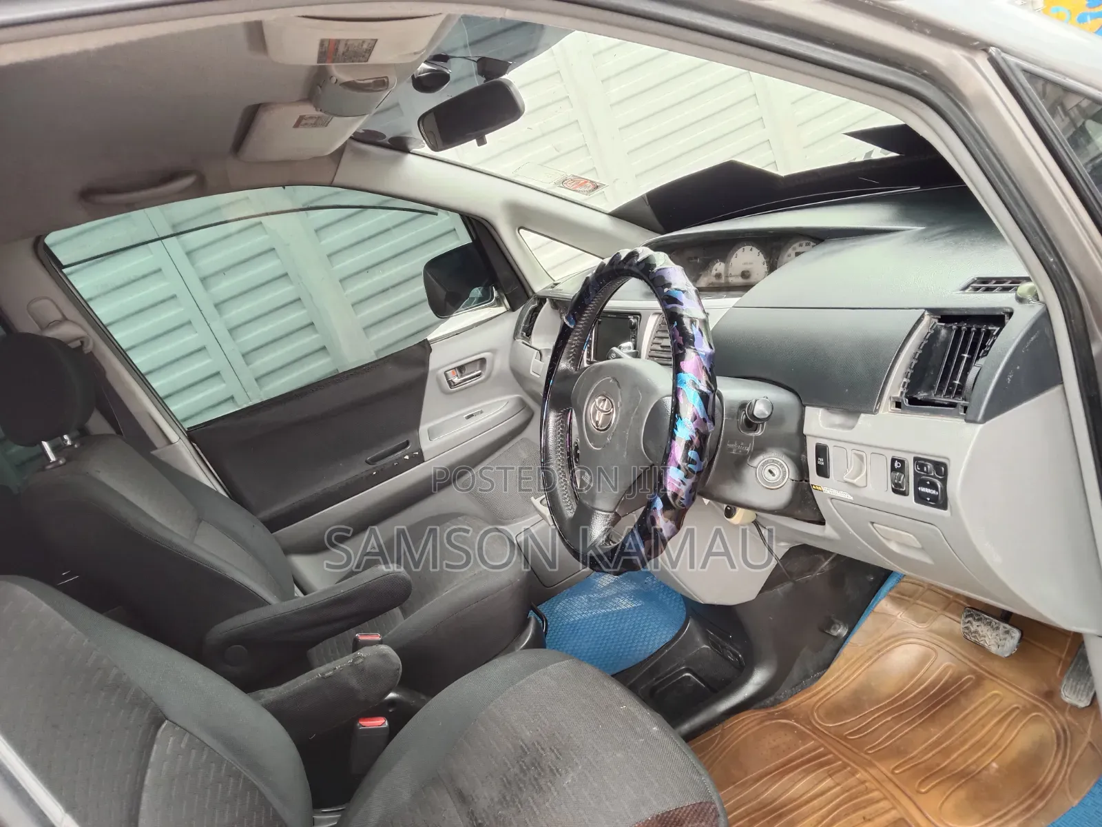 Toyota Voxy 2003 Silver