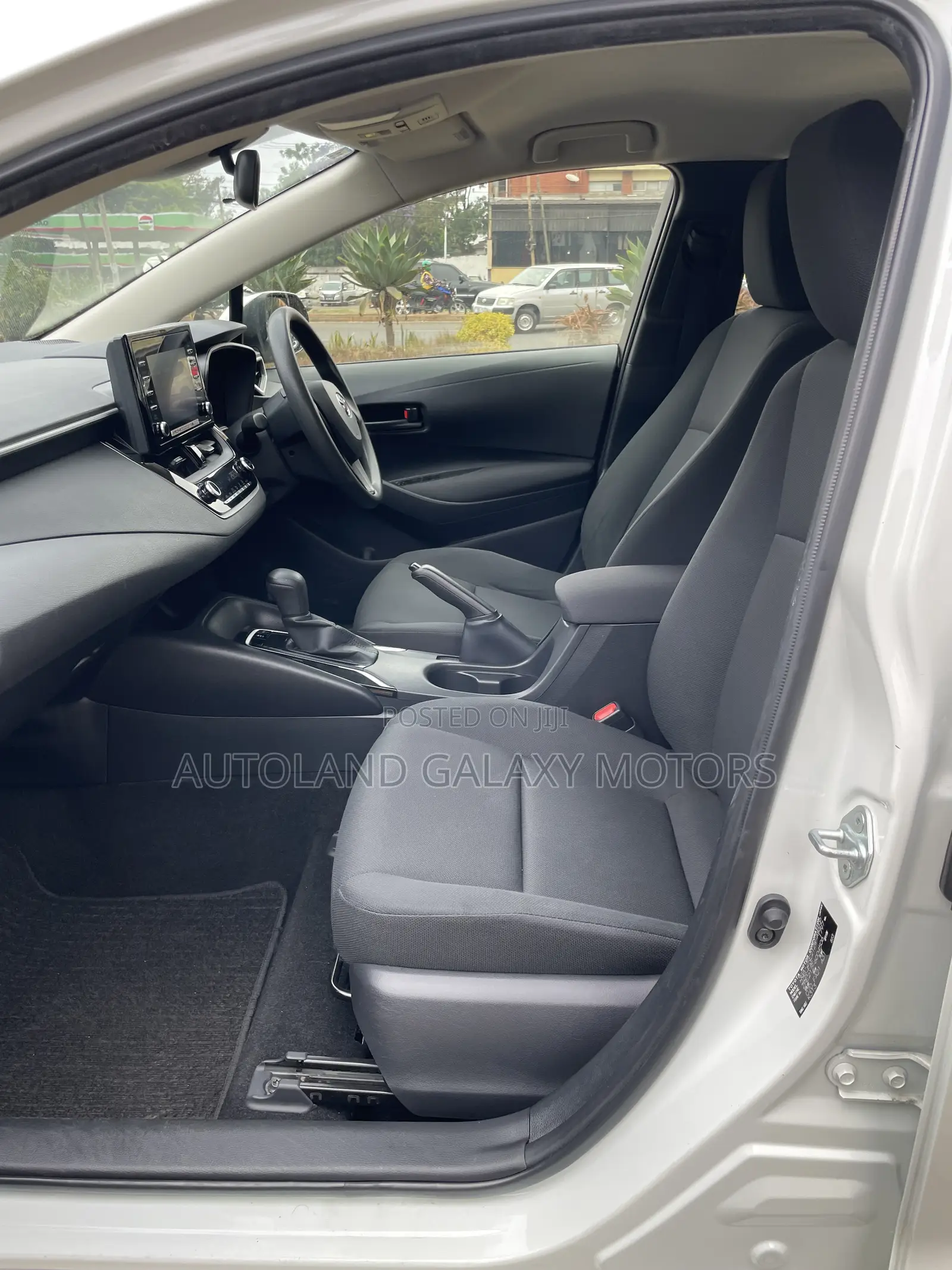 Toyota Corolla Touring 2019 White