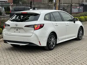 Toyota Corolla Touring 2019 White