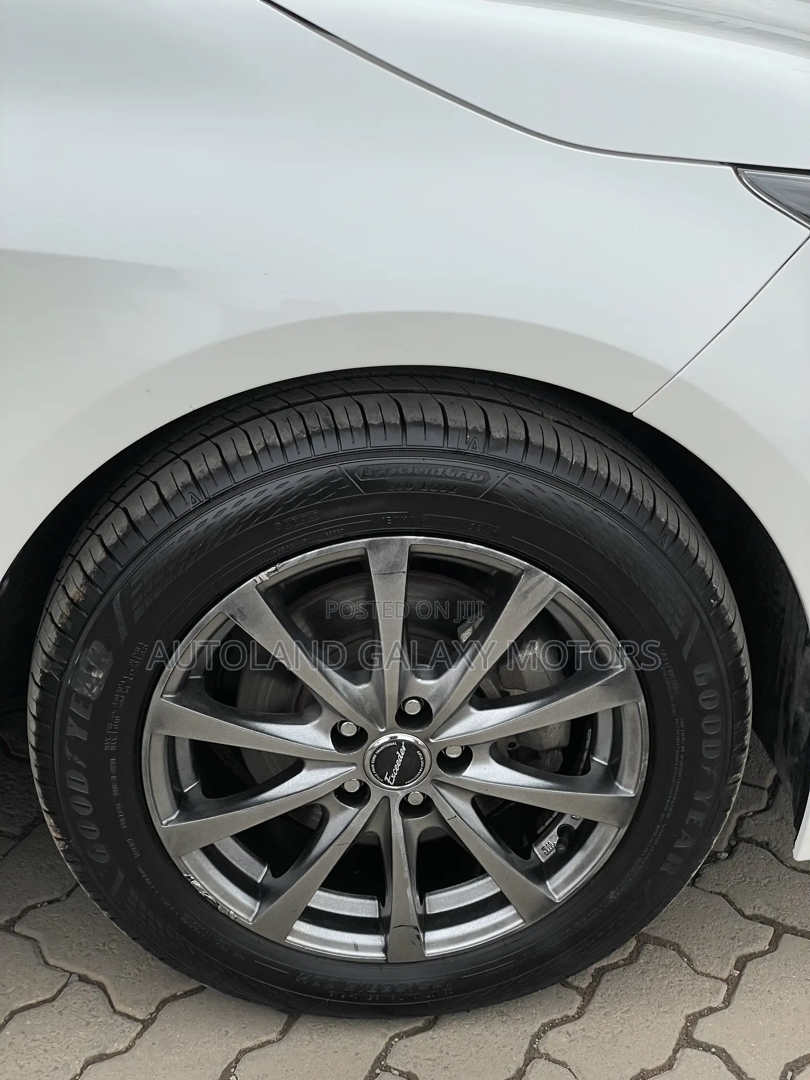 Toyota Corolla Touring 2019 White