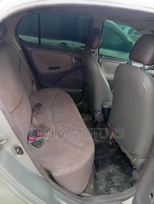 Toyota Platz 2002 Silver