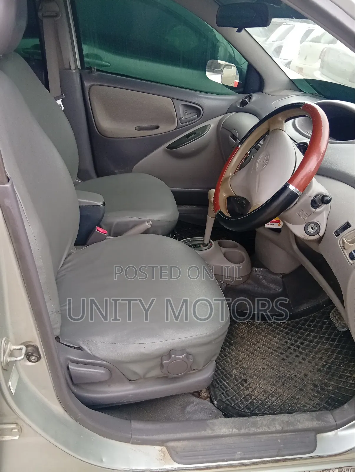 Toyota Platz 2002 Silver