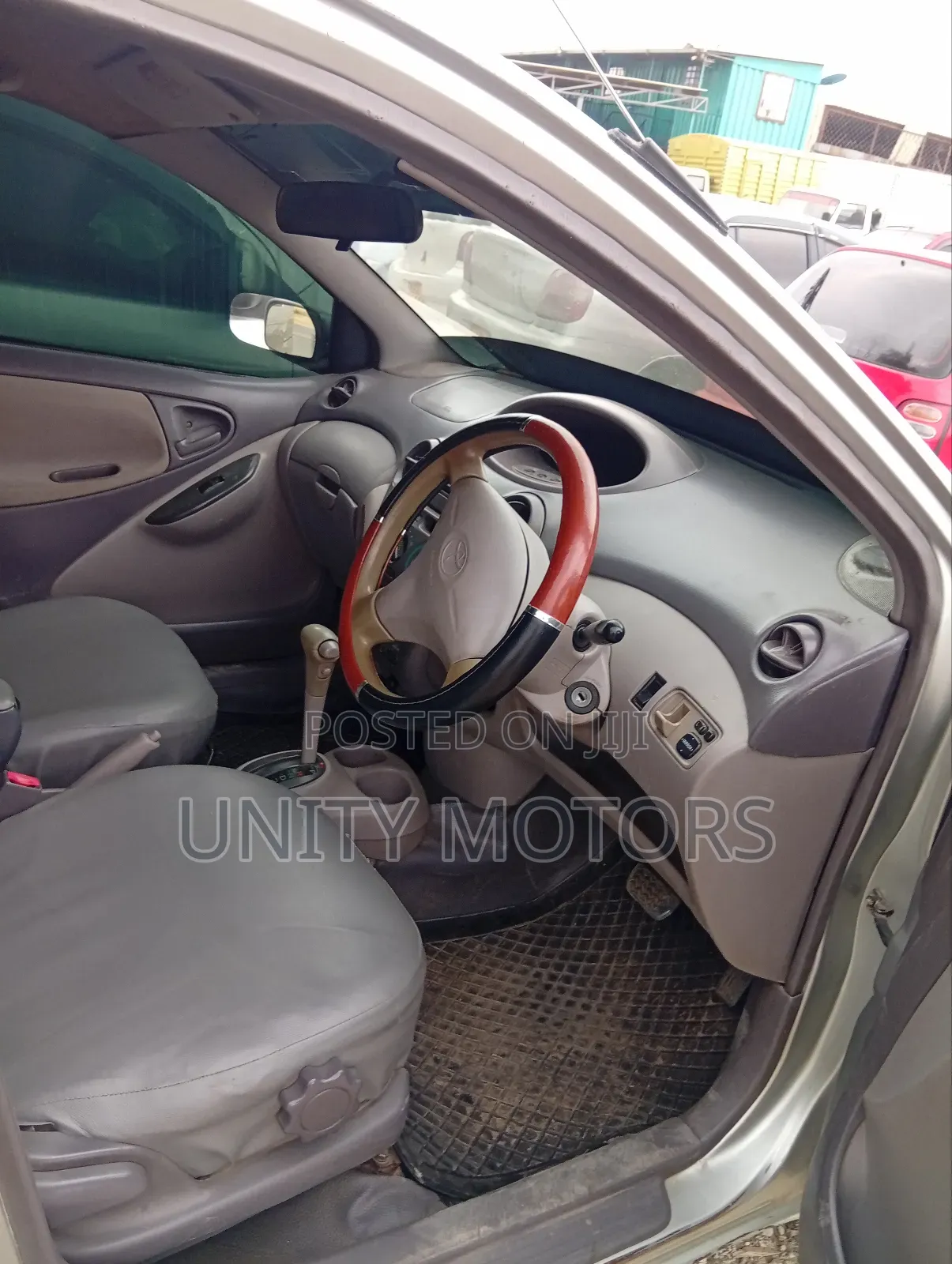 Toyota Platz 2002 Silver